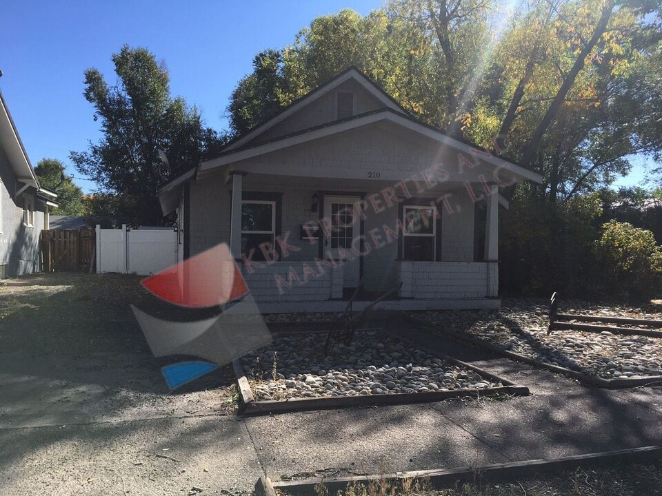 210 Alamosa Ave in Alamosa, CO - Building Photo