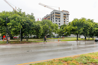 Gables Living in Coral Gables, FL - Foto de edificio - Building Photo