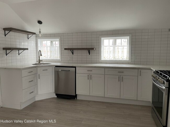 502 Warren St in Hudson, NY - Building Photo - Building Photo