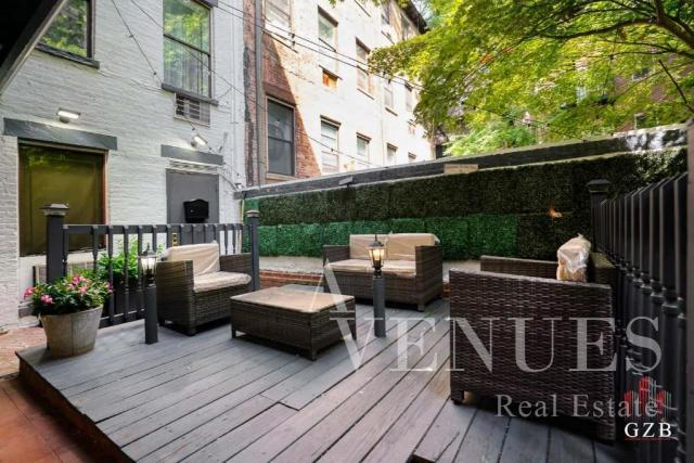 240 E 26th St in New York, NY - Building Photo