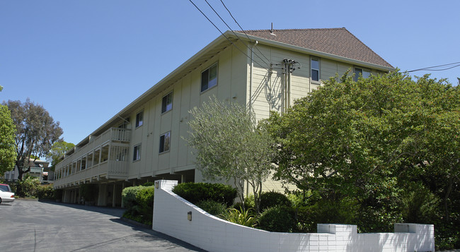 660 Moraga Rd in Moraga, CA - Foto de edificio - Building Photo