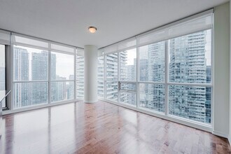 55-3155 Bremner Blvd in Toronto, ON - Building Photo - Building Photo