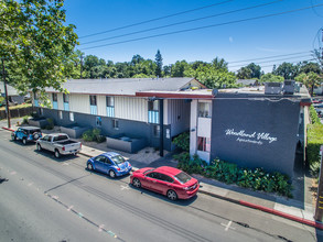 Woodland Village in Woodland, CA - Foto de edificio - Building Photo