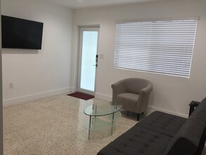 1320 NW 4th St in Miami, FL - Building Photo - Building Photo