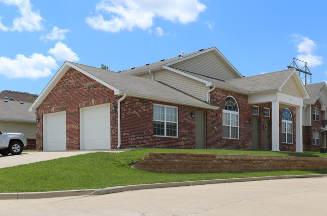 Wellington Manor in Columbia, MO - Building Photo - Building Photo