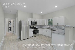 442 4th St NW in Grand Rapids, MI - Building Photo
