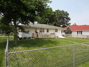 The Oaks Luxury Townhomes in Normal, IL - Building Photo - Building Photo