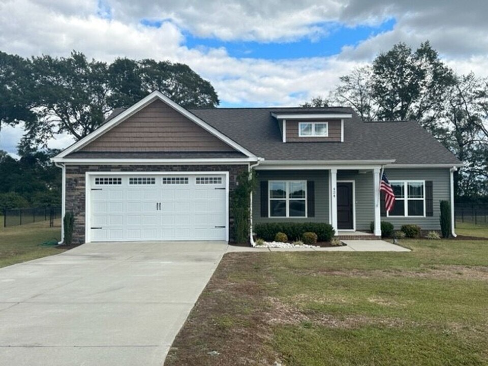 424 Willow Pond Dr in La Grange, NC - Building Photo