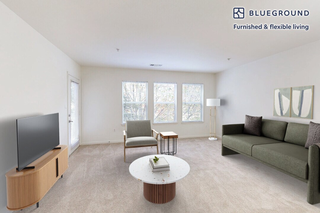 1563 Onyx Dr in Tysons, VA - Building Photo