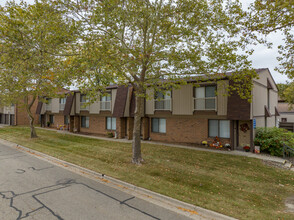 London Square Apartments in Canton, OH - Building Photo - Building Photo