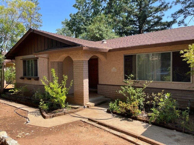 1822 Arrowhead Dr in Paradise, CA - Building Photo - Building Photo