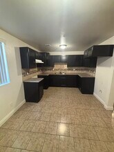 8848 Orchard Ave in Los Angeles, CA - Foto de edificio - Building Photo