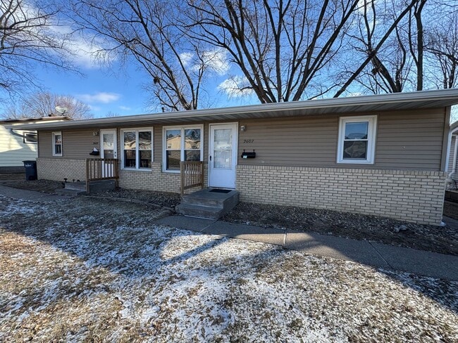 property at 2607-2609 Magnolia Dr