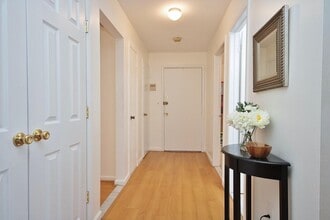 292 Parkside Dr in Suffern, NY - Foto de edificio - Building Photo