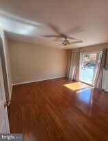 1970 Crescent Park Dr in Reston, VA - Building Photo