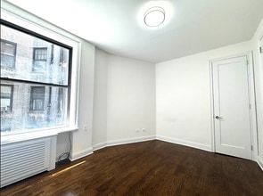 157 E 72nd St in New York, NY - Building Photo - Building Photo