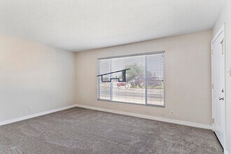 167 E 4700 S in Washington Terrace, UT - Foto de edificio - Building Photo