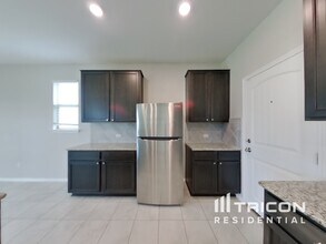 119 Gustaf Trl in Uhland, TX - Foto de edificio - Building Photo
