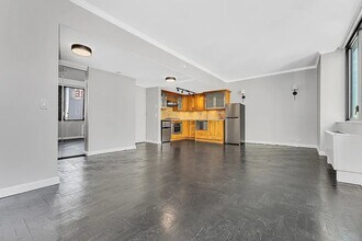 62 W 62nd St, Unit 14C in New York, NY - Foto de edificio - Building Photo