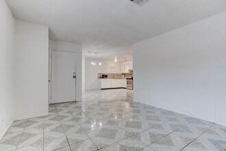 808 Hedge Way in Las Vegas, NV - Foto de edificio - Building Photo