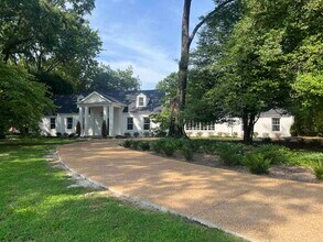 4234 Poplar Ave in Memphis, TN - Building Photo - Building Photo