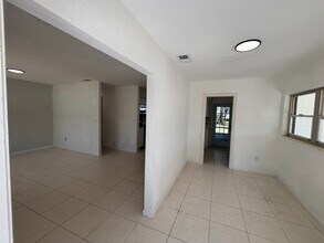 12 Catalina Dr in Debary, FL - Foto de edificio - Building Photo