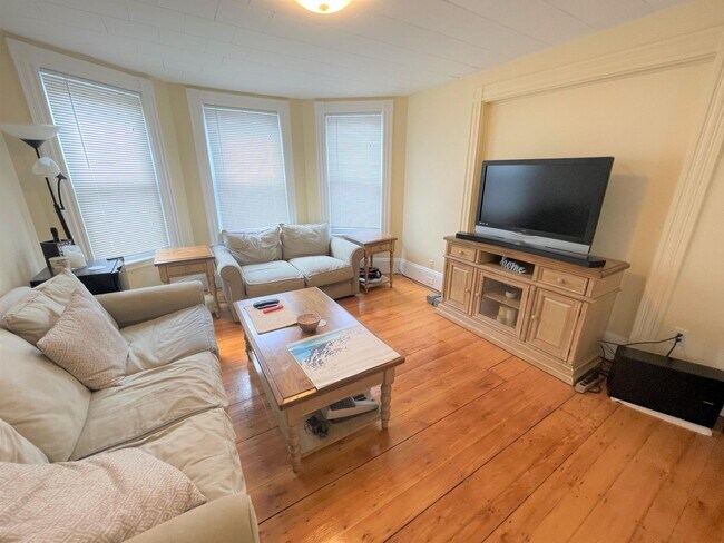 35 Hancock St, Unit 3 in Somerville, MA - Building Photo - Building Photo
