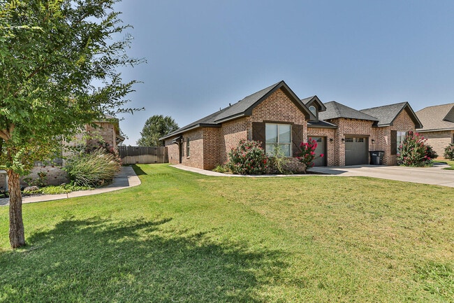 2020 102nd St in Lubbock, TX - Building Photo - Building Photo
