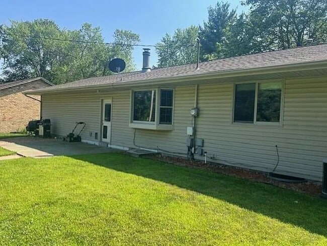 10449 Mississippi Blvd NW in Coon Rapids, MN - Foto de edificio - Building Photo