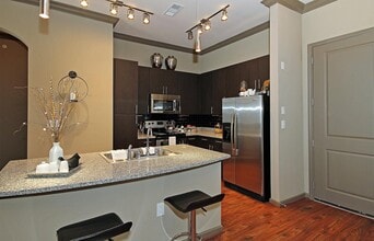 Edge - East Village in Tulsa, OK - Foto de edificio - Building Photo