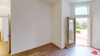 1040 Glendon Ave in Los Angeles, CA - Building Photo - Building Photo