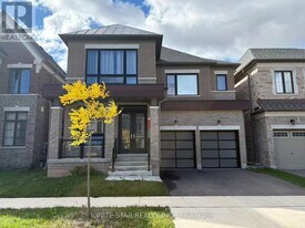 1264 Queens Plate Rd. in Oakville, ON - Building Photo