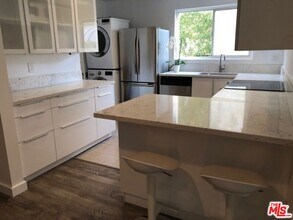 9297 Burton Way in Beverly Hills, CA - Building Photo - Building Photo