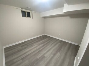 35 Amberley Dr in Toronto, ON - Building Photo - Building Photo