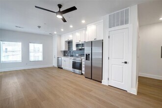 3000 Duval St-Unit -307 in Austin, TX - Building Photo - Building Photo