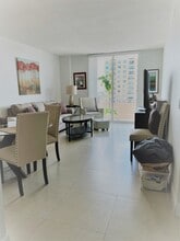 117 NW 42nd Ave, Unit 904 in Miami, FL - Building Photo - Building Photo