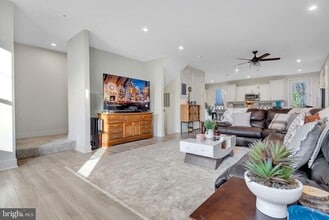 8353 Amber Beacon Cir in Glen Burnie, MD - Building Photo - Building Photo