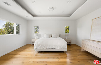 11328 Charnock Rd in Los Angeles, CA - Building Photo - Building Photo