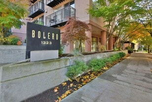 1323 Boren Ave, Unit 406 in Seattle, WA - Building Photo