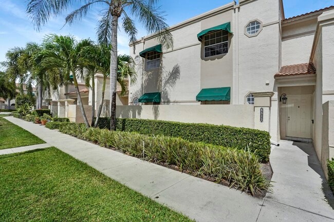 6513 Via Regina in Boca Raton, FL - Building Photo - Building Photo