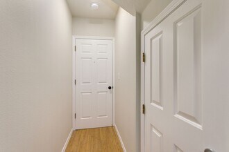 3417 SW Moss St-Unit -B in Portland, OR - Building Photo - Building Photo