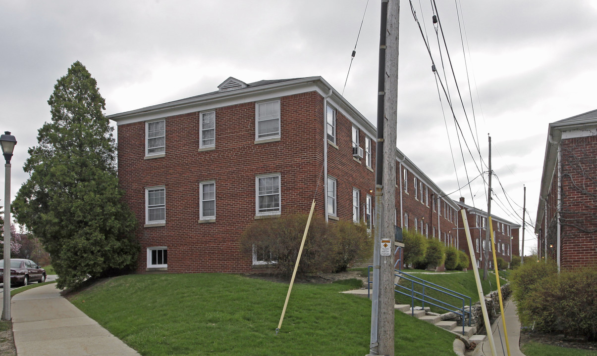 Ardmore Terrace in Shorewood, WI - Building Photo