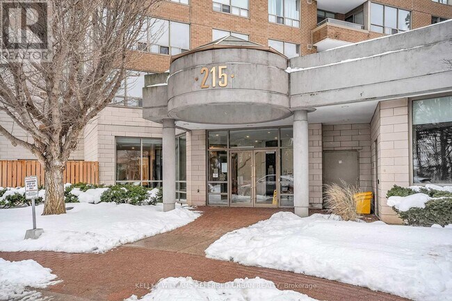 215 Wynford Dr in Toronto, ON - Building Photo - Building Photo