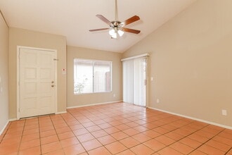 11942 N 73rd Ave in Peoria, AZ - Foto de edificio - Building Photo