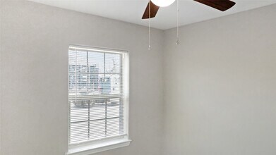 5739 Turtle Creek Rd in Houston, TX - Building Photo - Building Photo