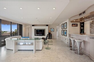 2 Grove Isle Dr in Miami, FL - Building Photo - Building Photo