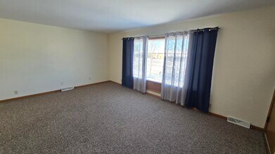 11325 W Center St in Wauwatosa, WI - Building Photo - Building Photo