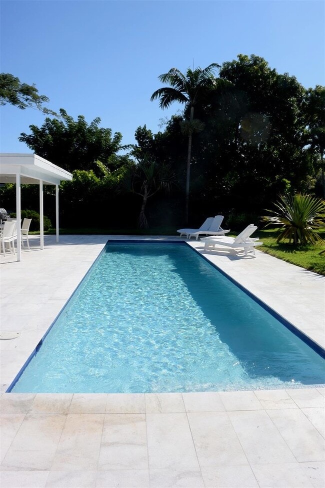 9007 NE 10th Ave in Miami, FL - Building Photo - Building Photo