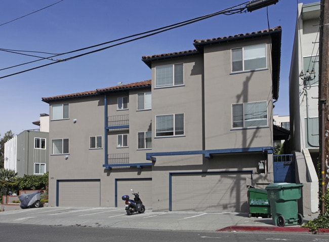 301 Lester Ave in Oakland, CA - Foto de edificio - Building Photo