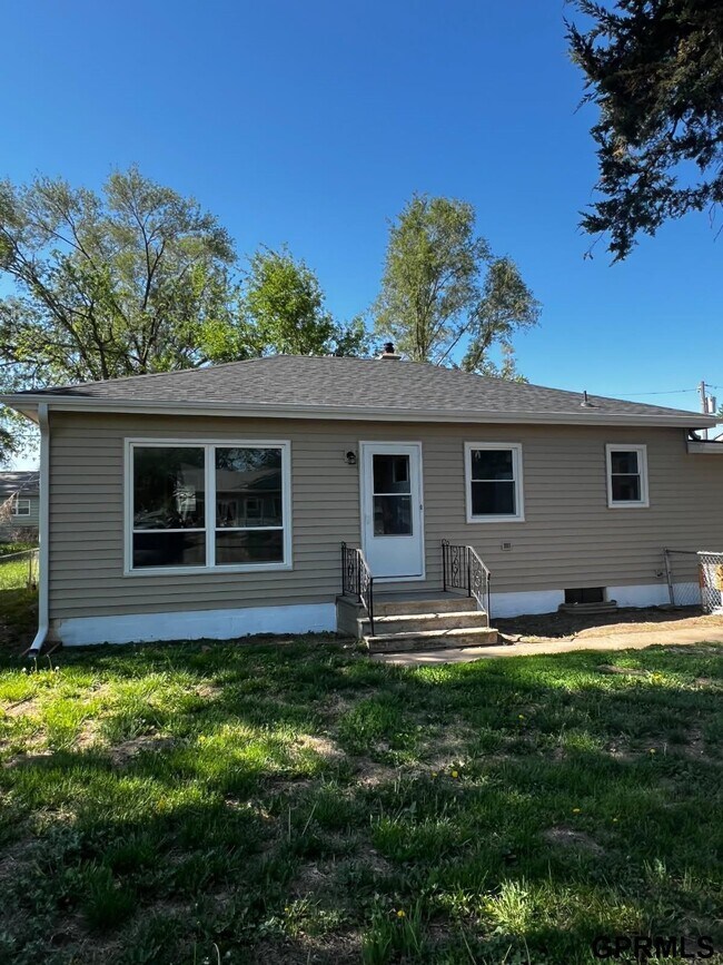 property at 903 E Hopkins Dr